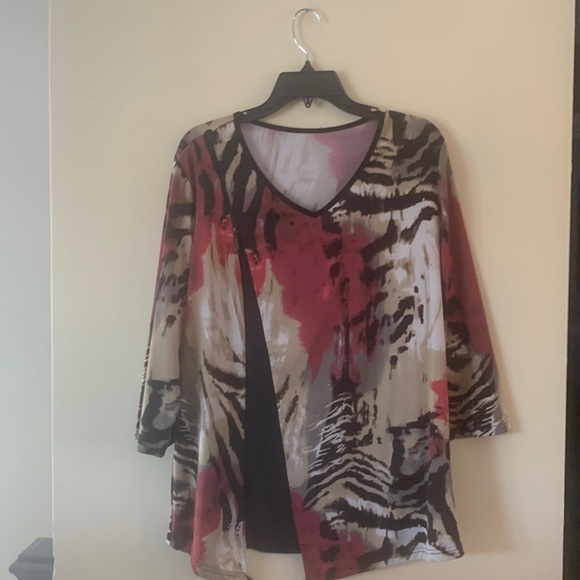 3/4 sleeve v-neck tunic style top - Picture 1 of 5